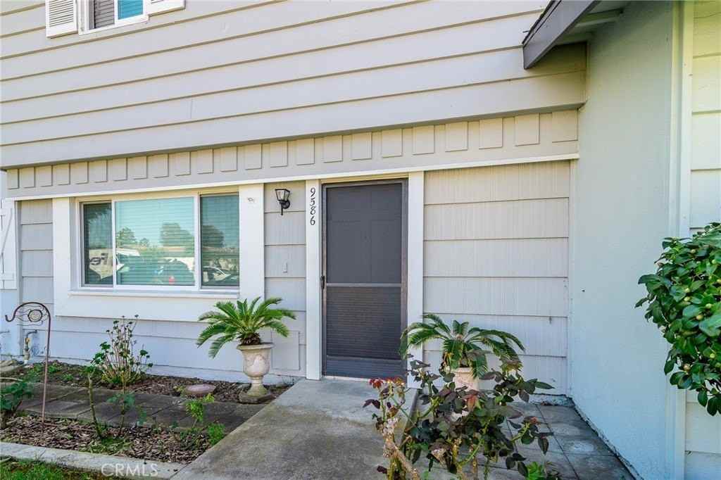 9586 Cornwall Dr - Photo 5 of 39