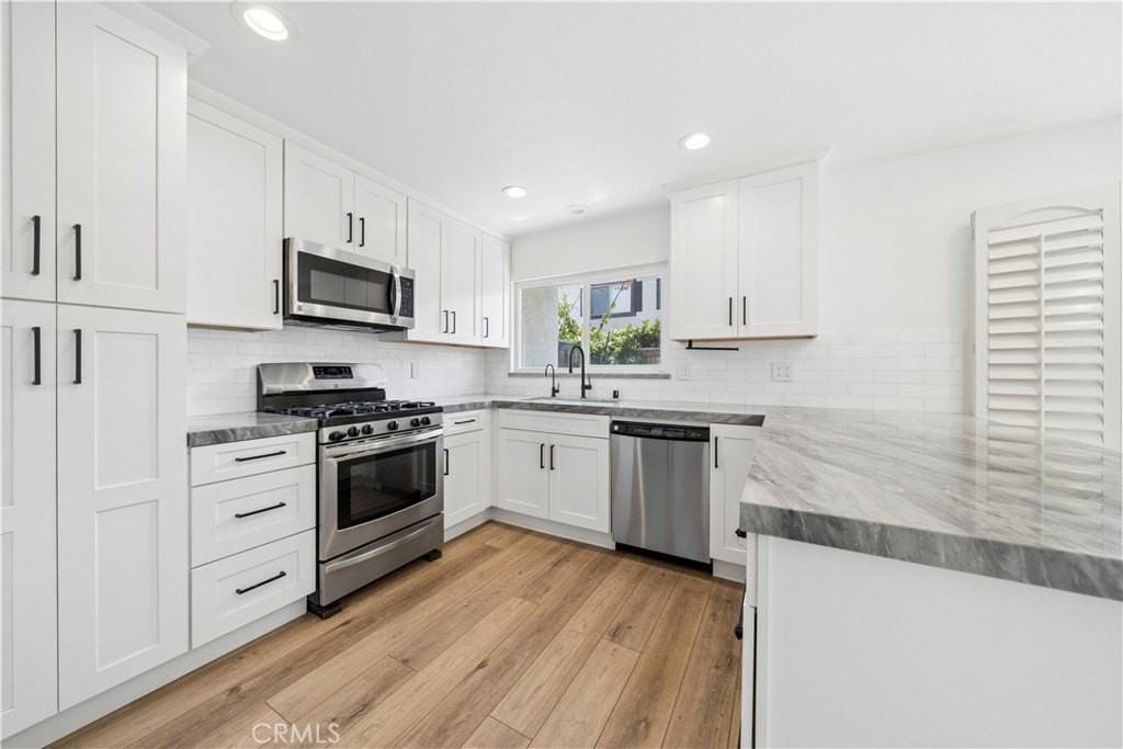 2524 Elden Ave #1A - Photo 6 of 22