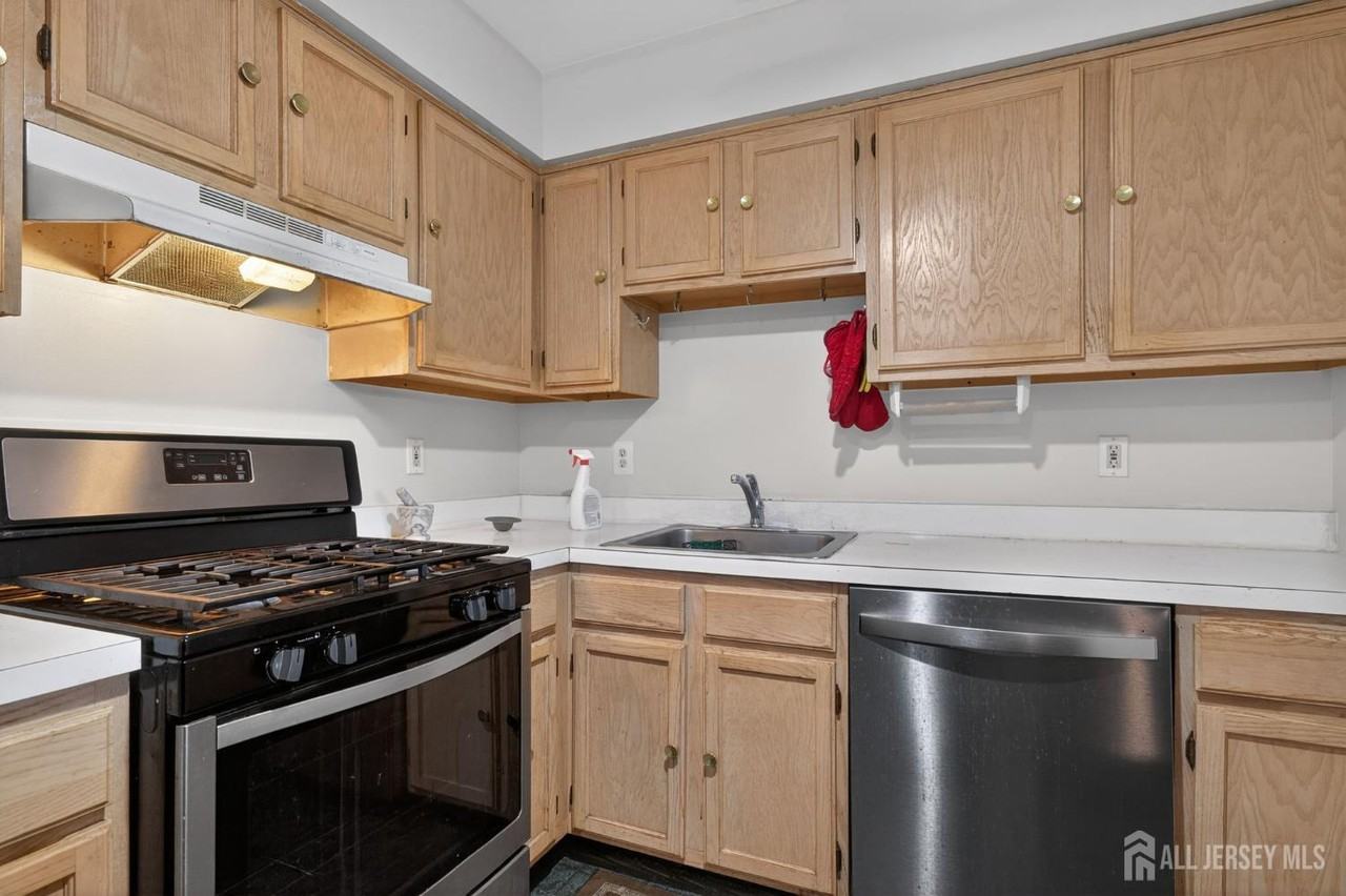 726 Waterford Dr - Photo 3 of 14