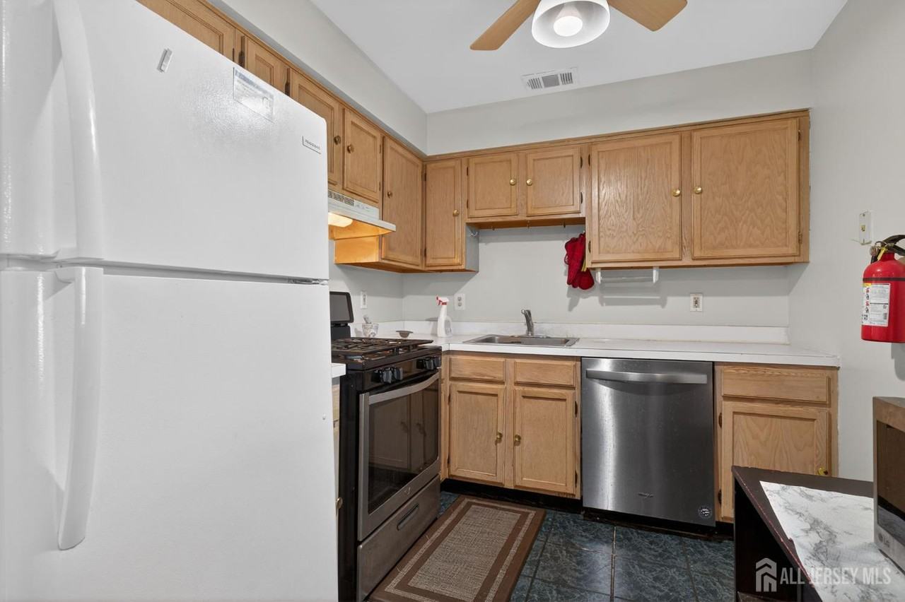 726 Waterford Dr - Photo 4 of 14