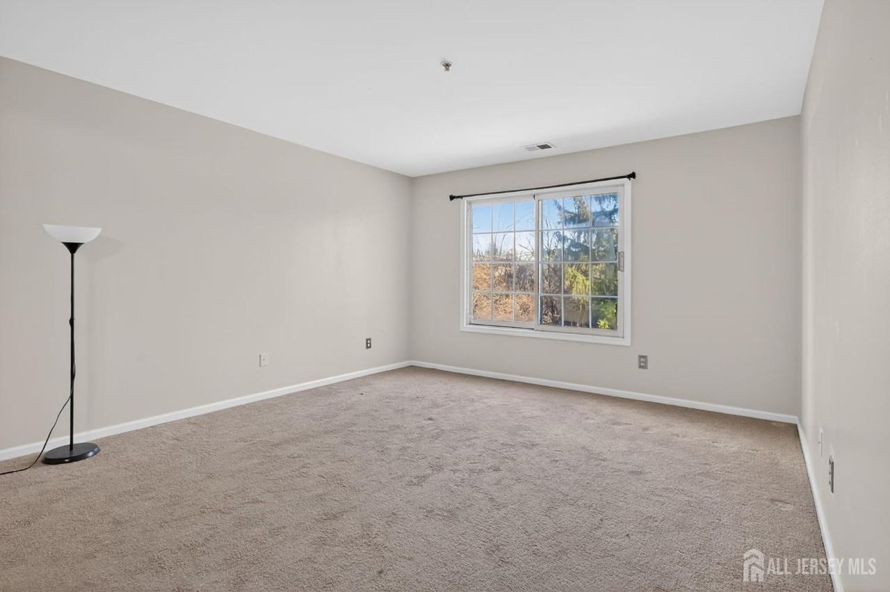 726 Waterford Dr - Photo 5 of 14