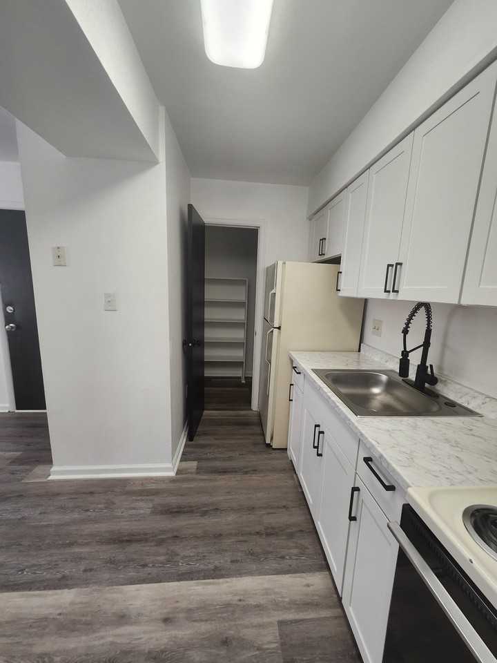 6154 Darby Rd #18 - Photo 2 of 9