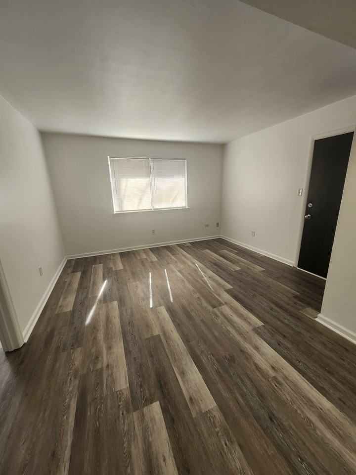 6154 Darby Rd #18 - Photo 6 of 9