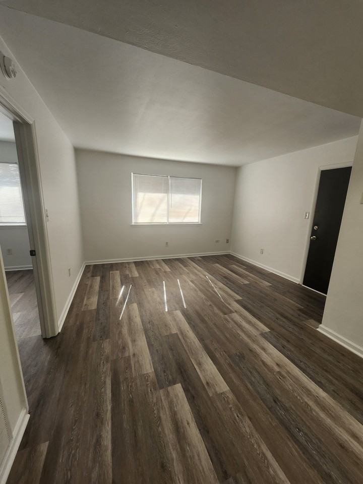 6154 Darby Rd #18 - Photo 7 of 9