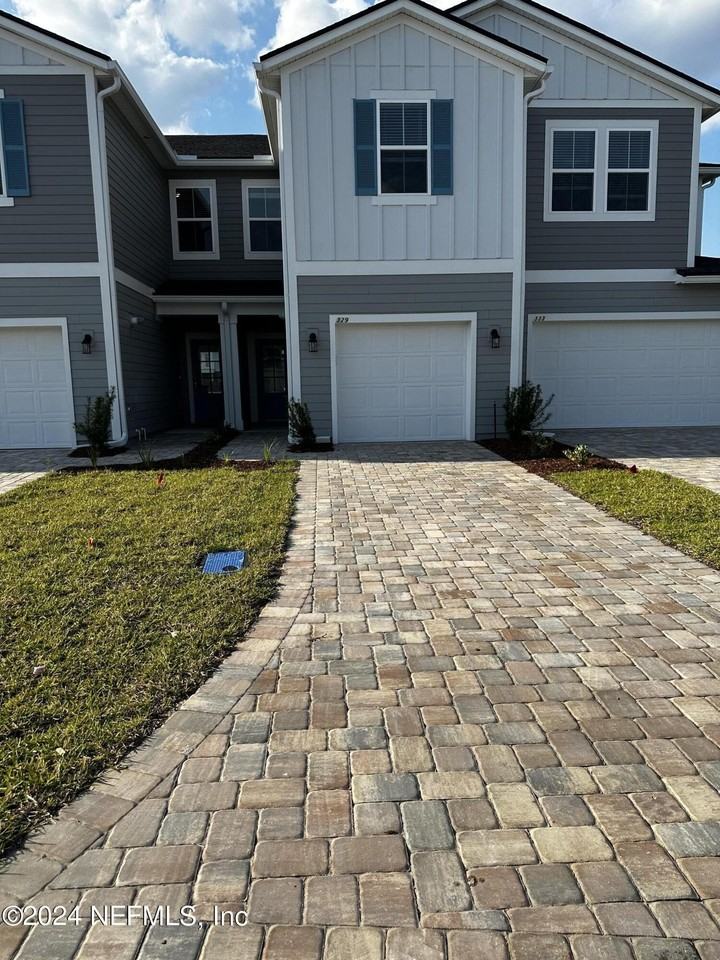 329 Brandon Lakes Dr - Photo 2 of 50