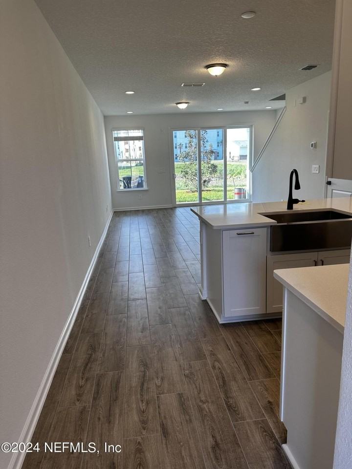 329 Brandon Lakes Dr - Photo 5 of 50