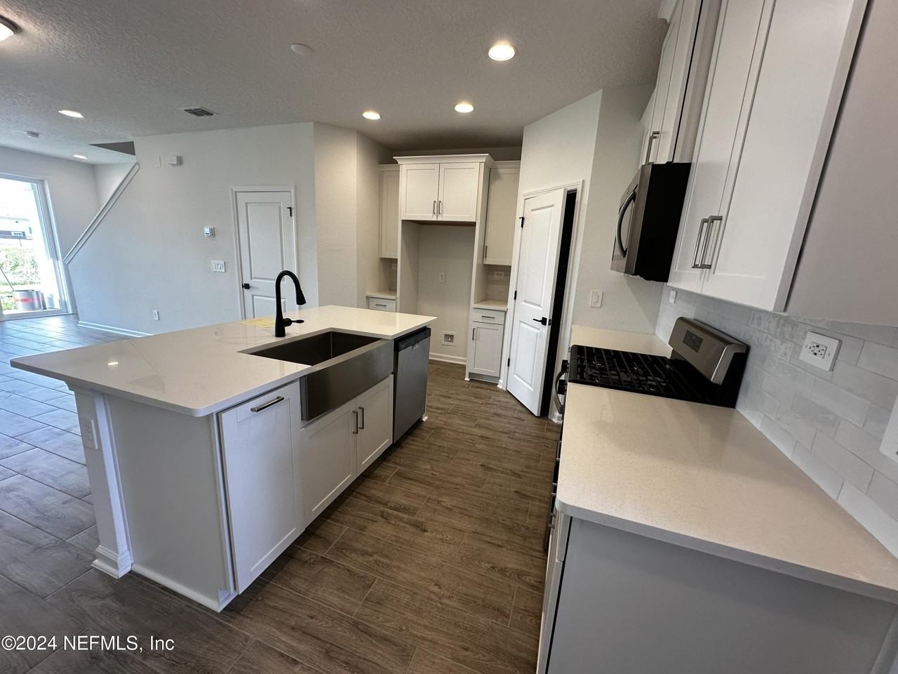 329 Brandon Lakes Dr - Photo 6 of 50