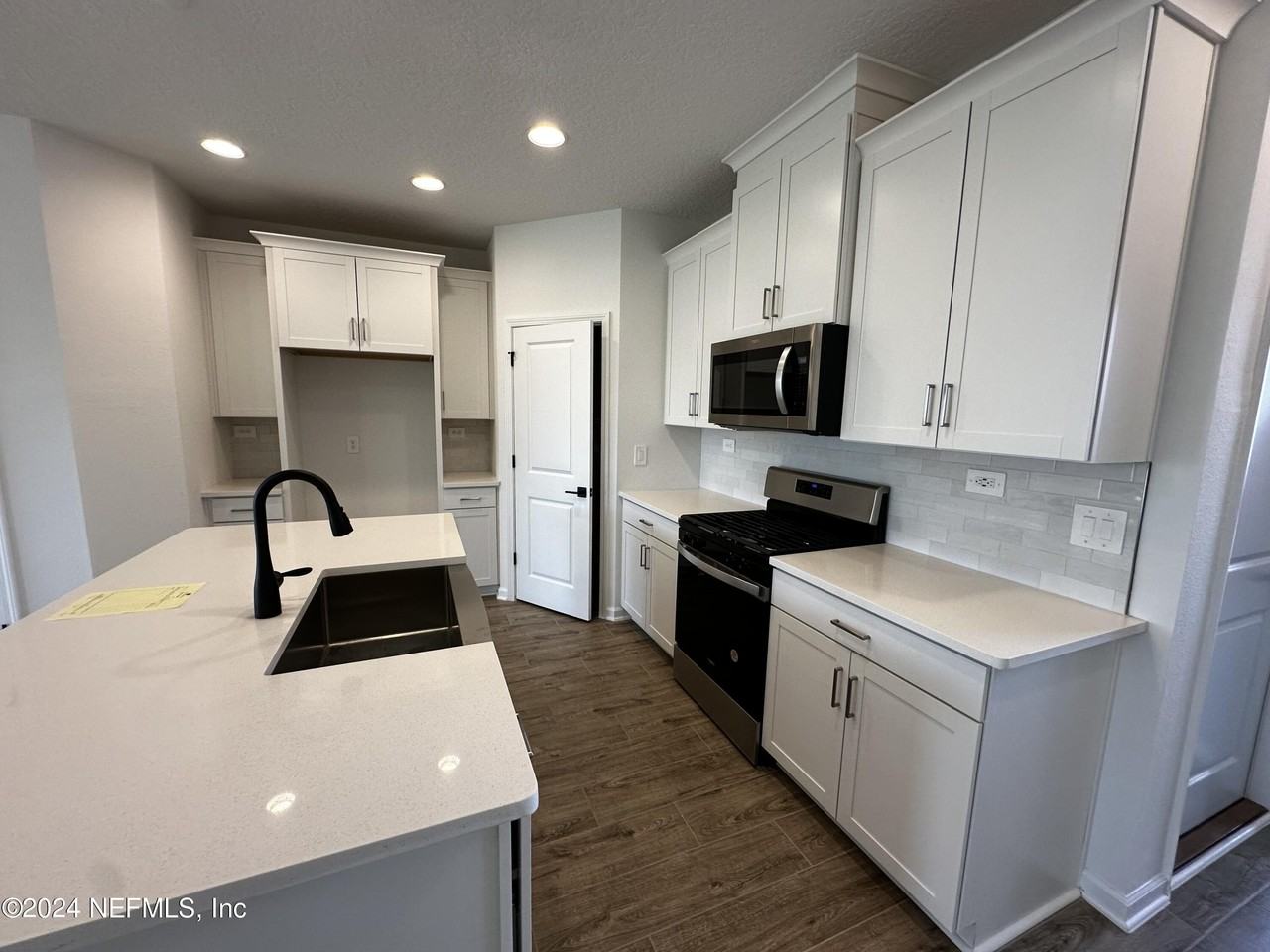 329 Brandon Lakes Dr - Photo 7 of 50