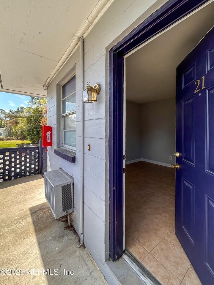 1122 Woodruff Ave #21 - Photo 2 of 13