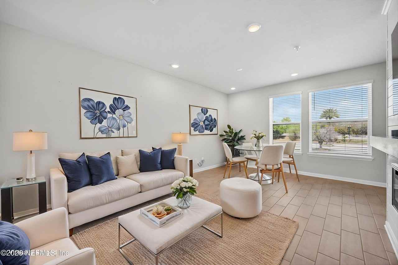 1093 Farwell St - Photo 5 of 47