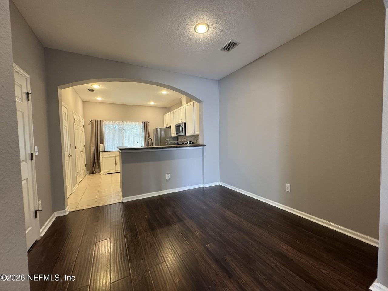 6212 High Tide Blvd - Photo 4 of 13