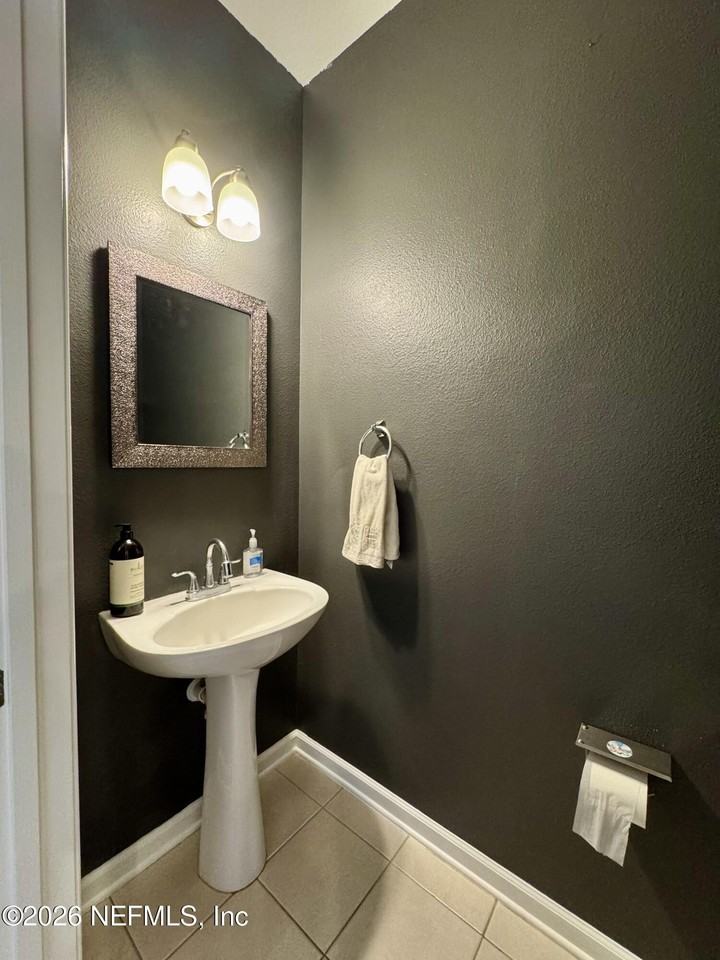 6212 High Tide Blvd - Photo 6 of 13