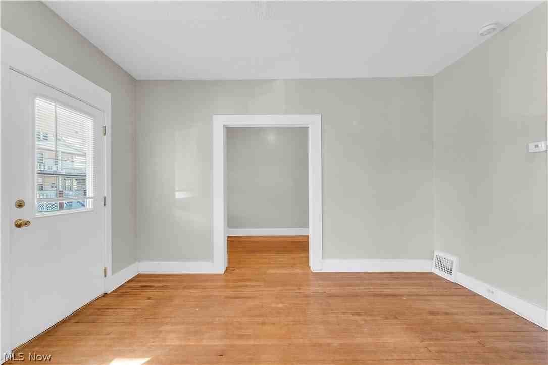 4118 Clybourne Ave - Photo 4 of 25