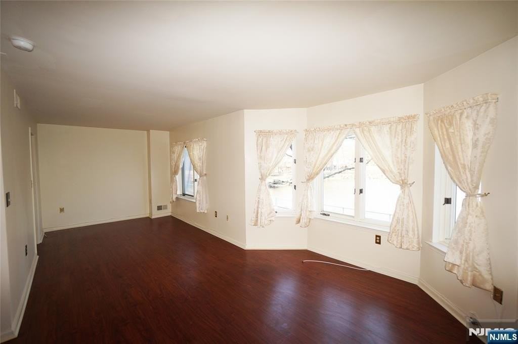 203 Nelson Ct - Photo 3 of 9