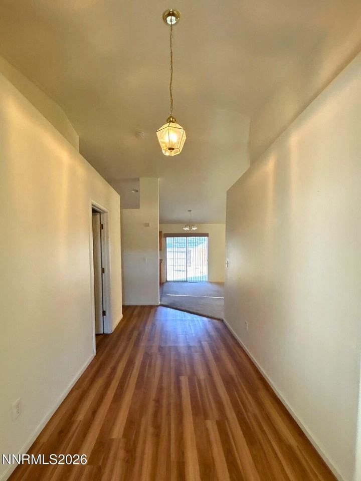 210 Emigrant Way - Photo 2 of 14