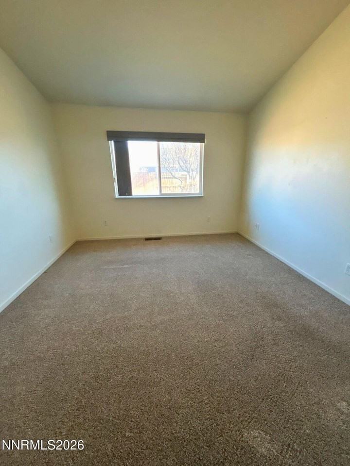 210 Emigrant Way - Photo 7 of 14