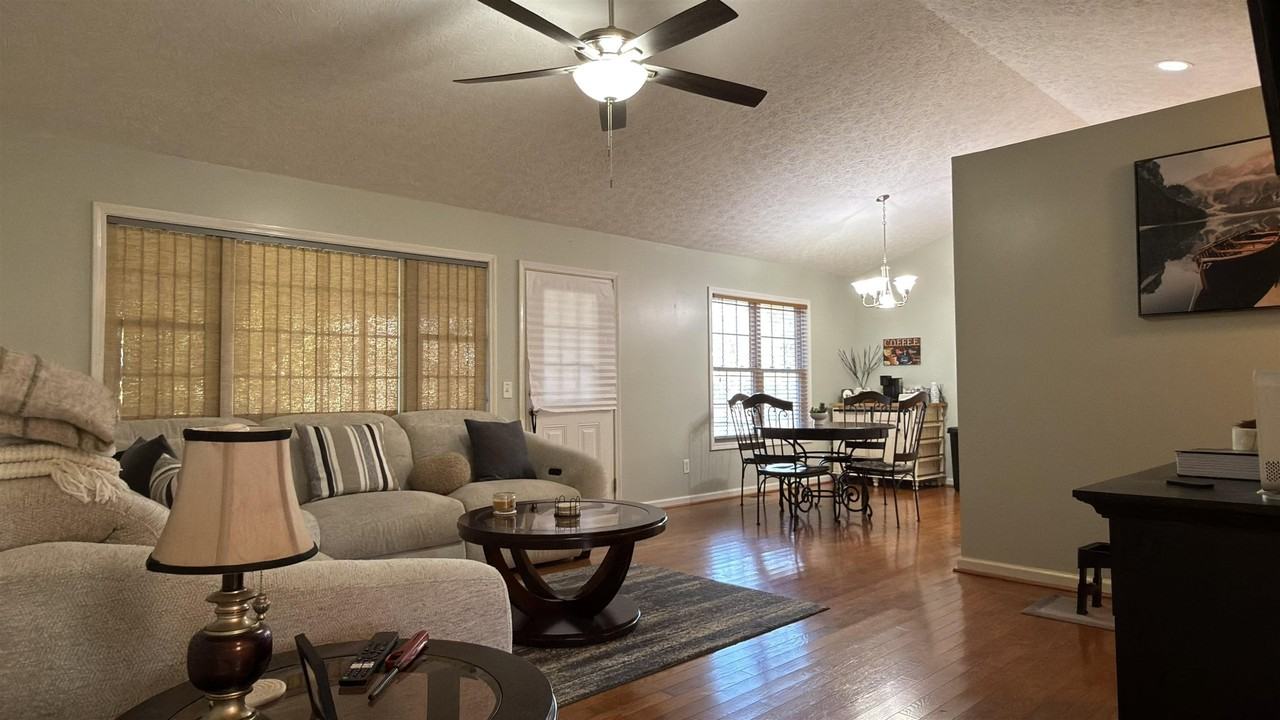 1986 Peakland Dr - Photo 3 of 28