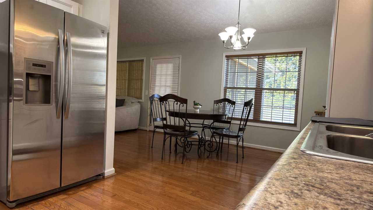 1986 Peakland Dr - Photo 4 of 28