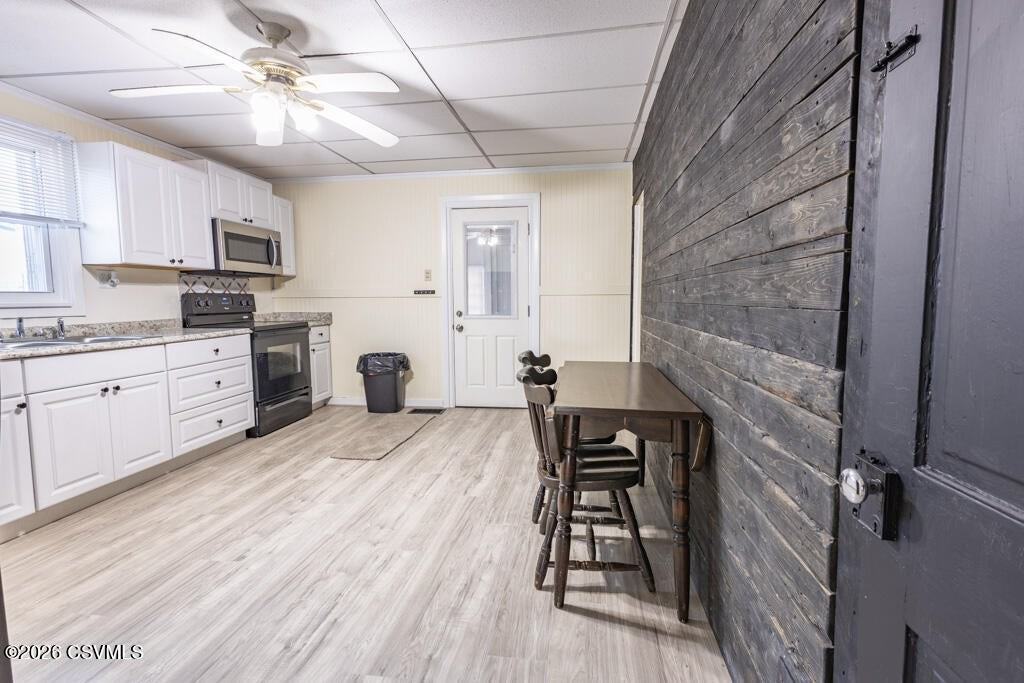 206 E 3rd St - Photo 4 of 17