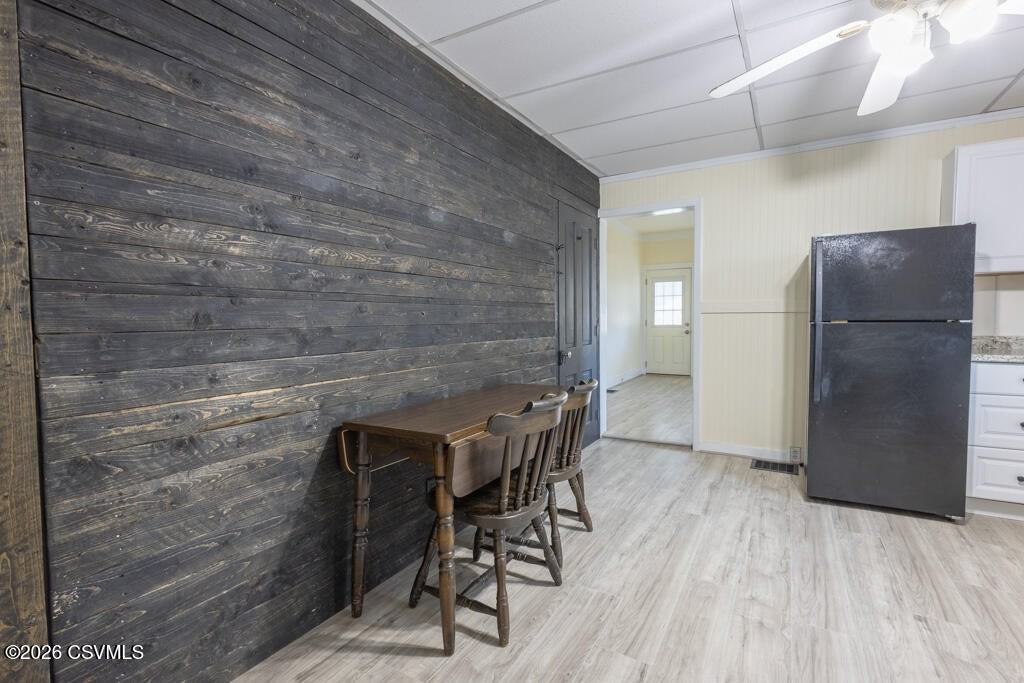 206 E 3rd St - Photo 6 of 17