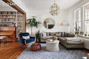 featured image of 207 Windsor Pl #TH