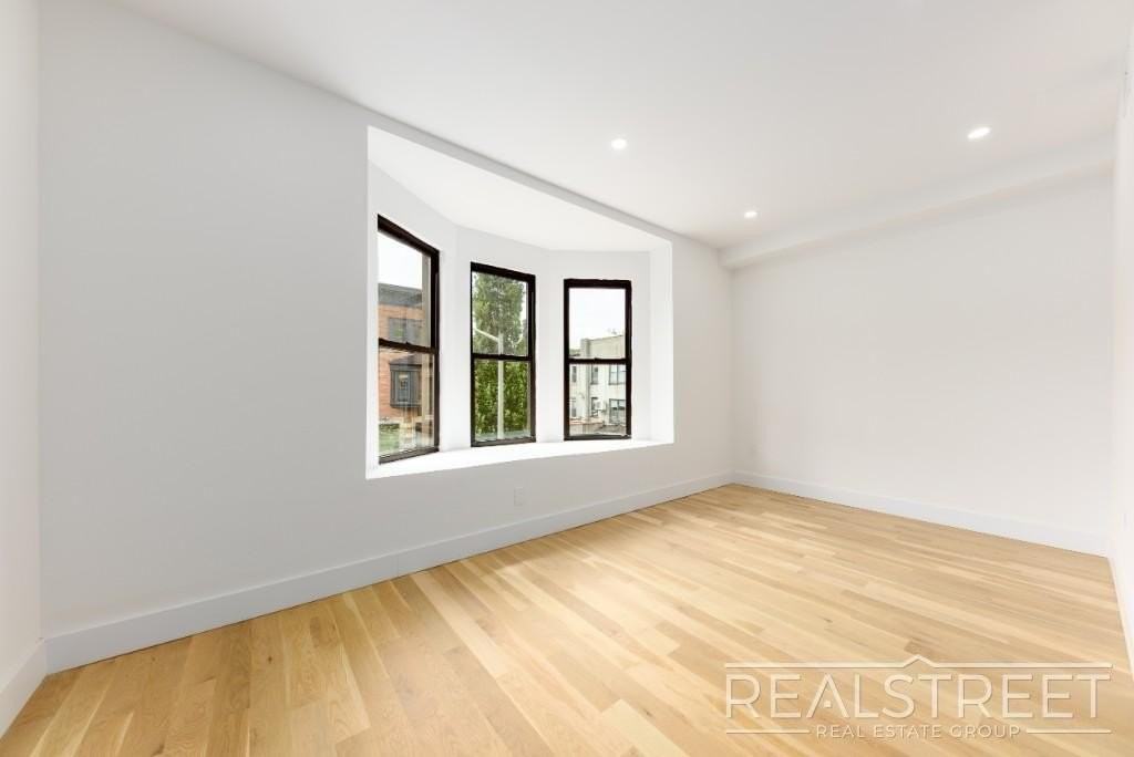 15 Hampton Pl #3 - Photo 4 of 10