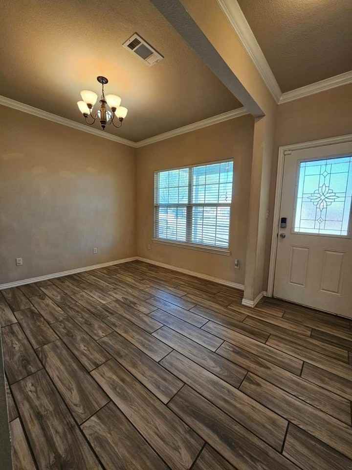 607 Ne Avenue E Pl - Photo 3 of 42