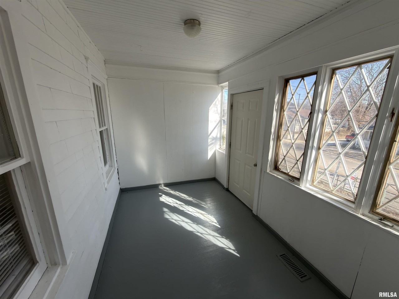 1815 N Sheridan Rd - Photo 2 of 10