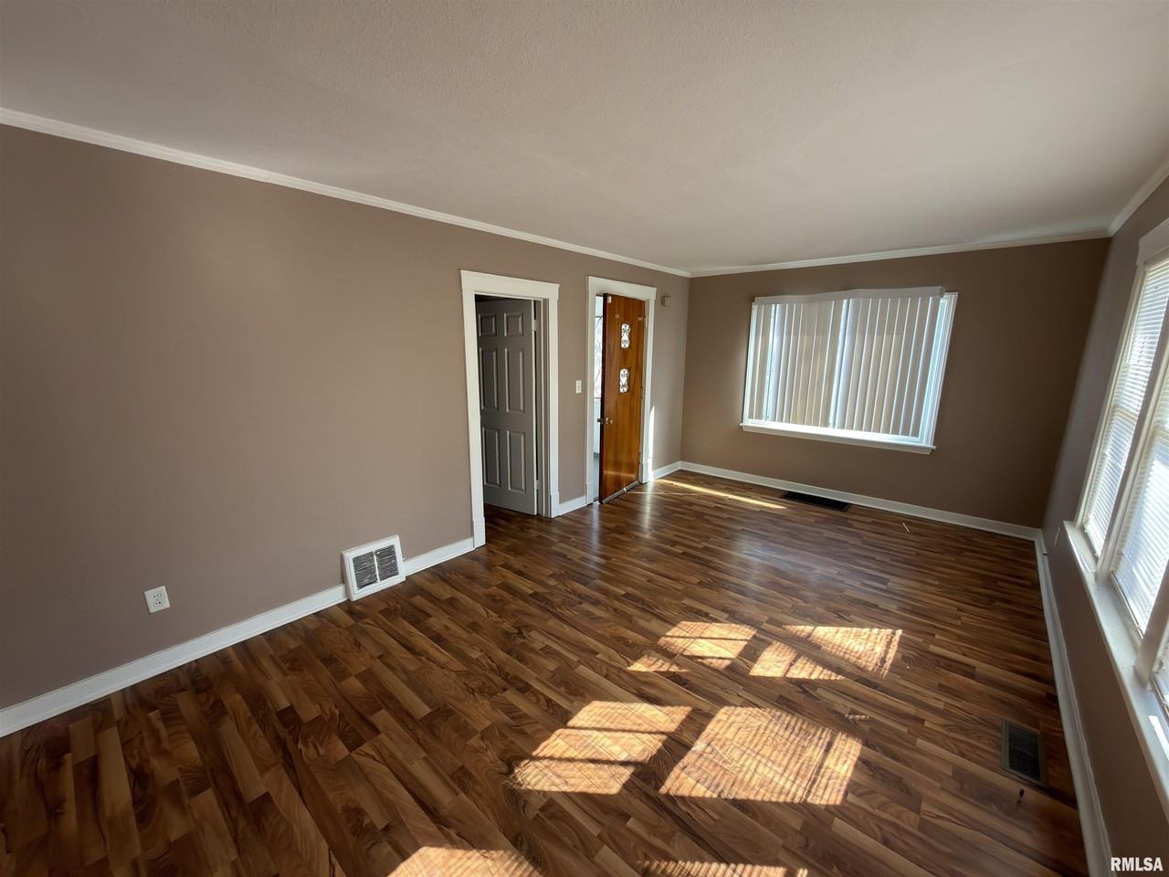 1815 N Sheridan Rd - Photo 4 of 10