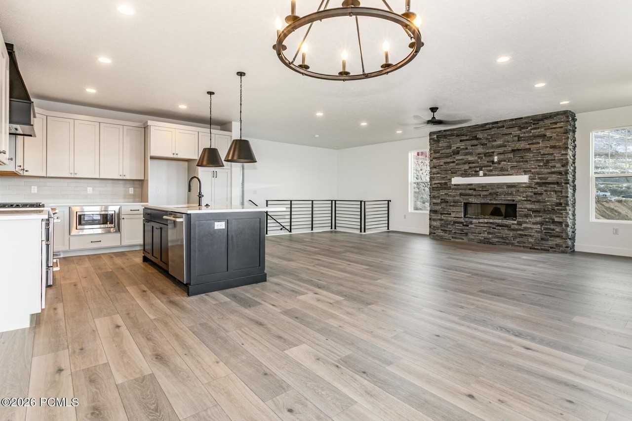 5996 N Fairview Dr - Photo 2 of 22