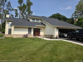 featured image of 5700 Point Of The Woods Dr