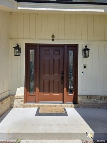 5700 Point Of The Woods Dr - Photo 2 of 17