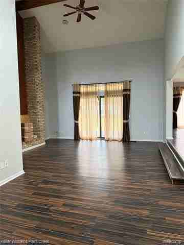 5700 Point Of The Woods Dr - Photo 3 of 17