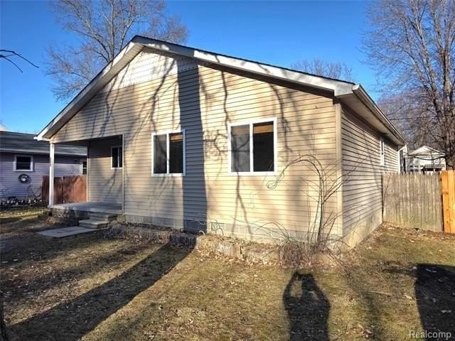 9219 Island Dr - Photo 2 of 21