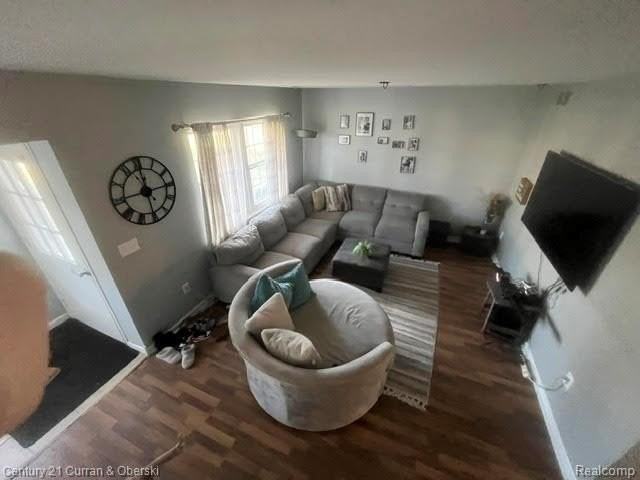 42607 Savoy Ct - Photo 2 of 9