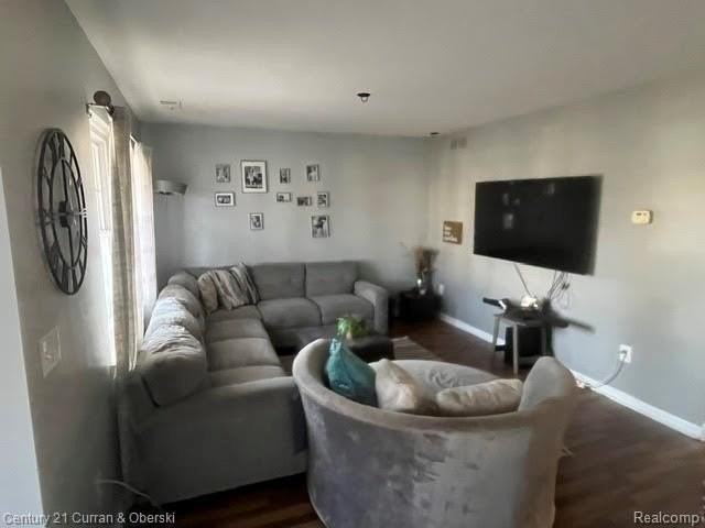 42607 Savoy Ct - Photo 3 of 9