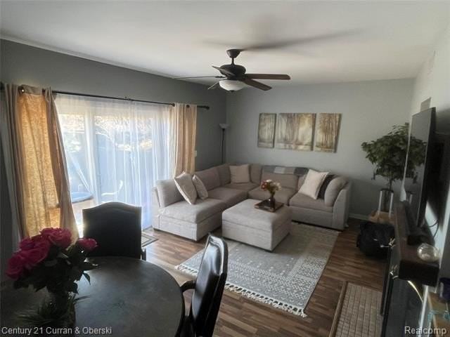 42607 Savoy Ct - Photo 4 of 9