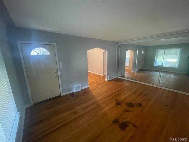 19412 Sussex St - Photo 2 of 13