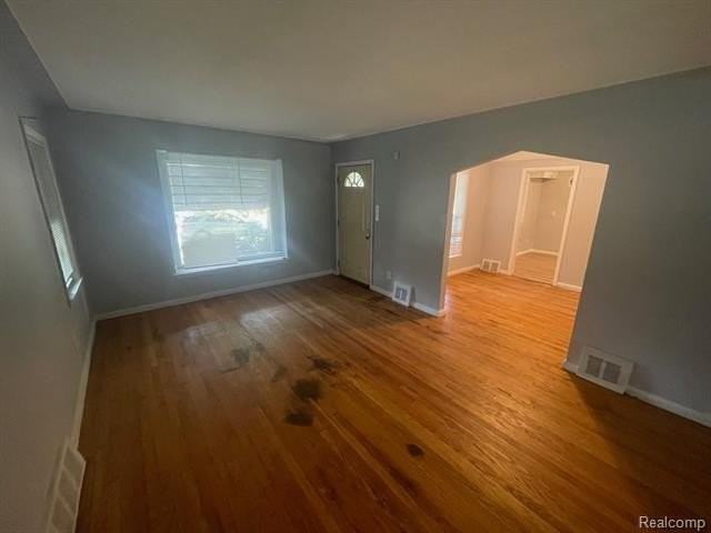 19412 Sussex St - Photo 3 of 13