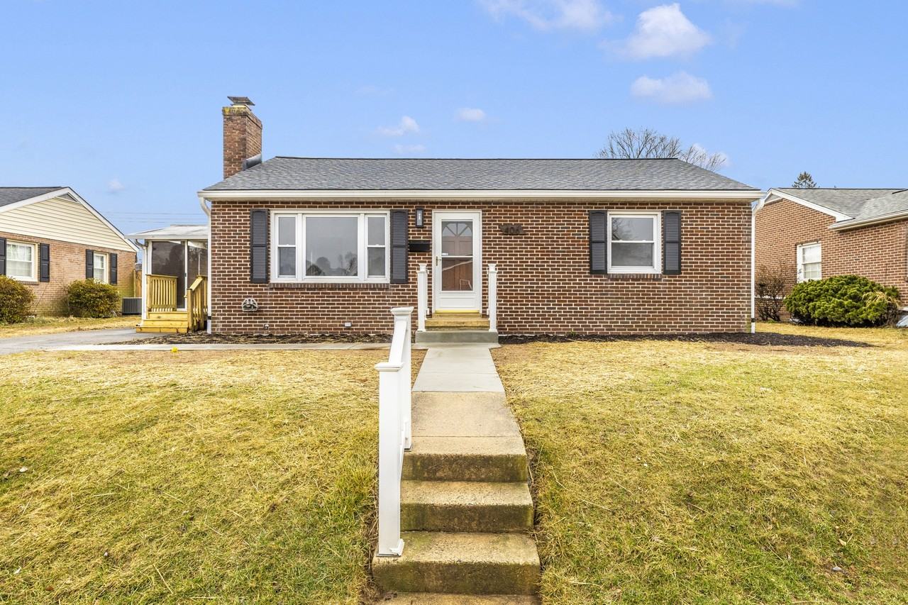 406 E 9th St - Photo 2 of 20