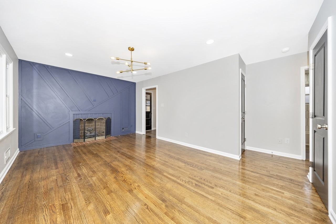 406 E 9th St - Photo 5 of 20