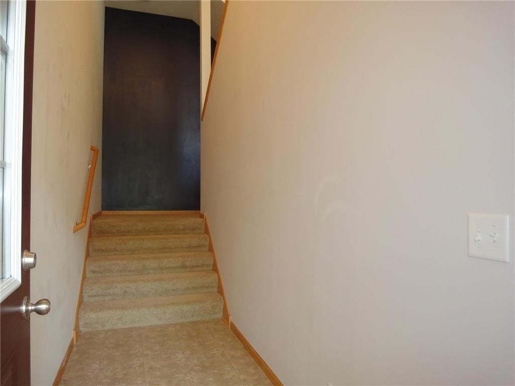 11846 Emery Village Dr N - Photo 2 of 33