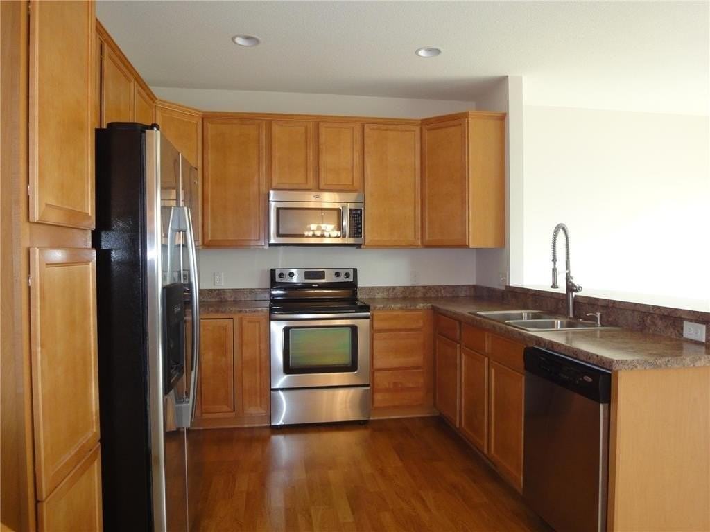 11846 Emery Village Dr N - Photo 5 of 33