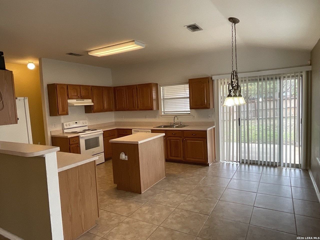 1327 Diamond Blf - Photo 5 of 17