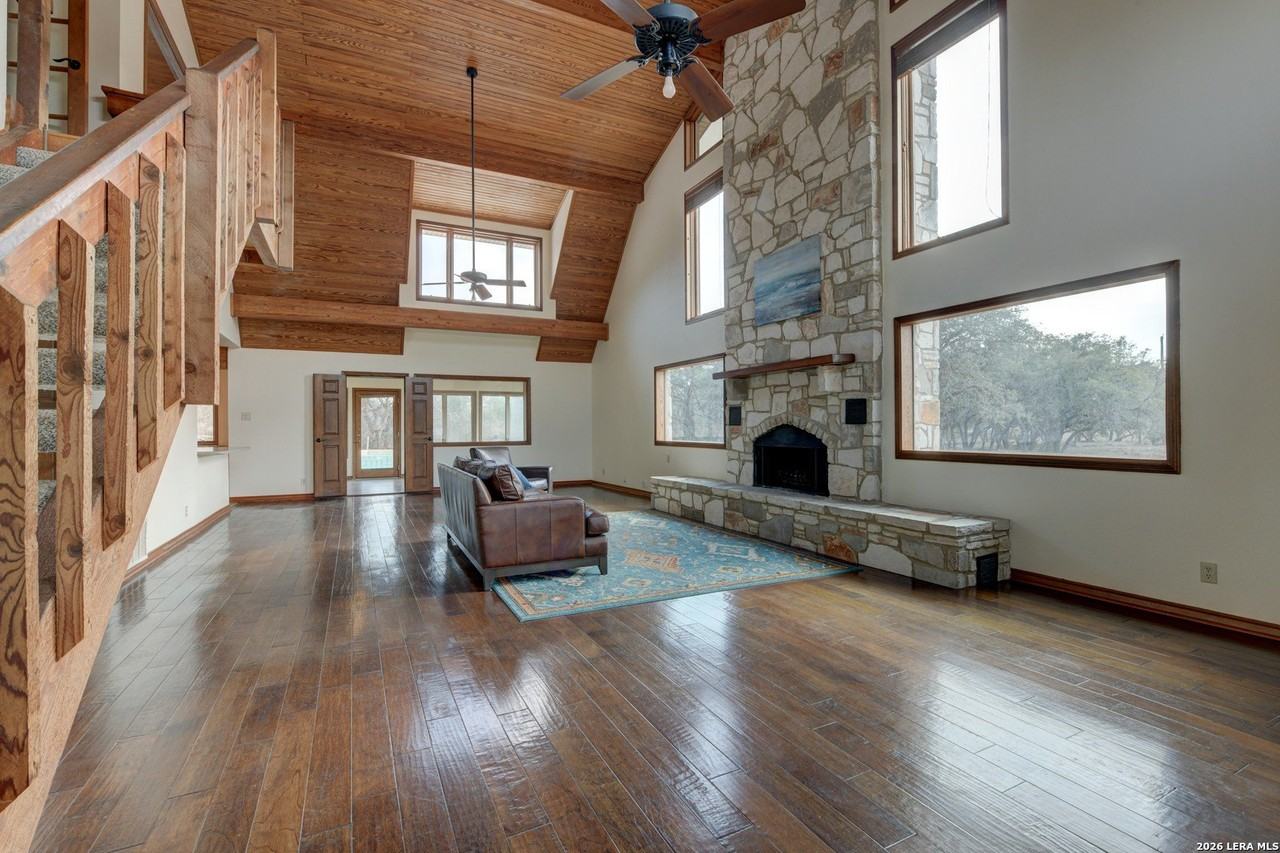 201 Someday Dr - Photo 4 of 44