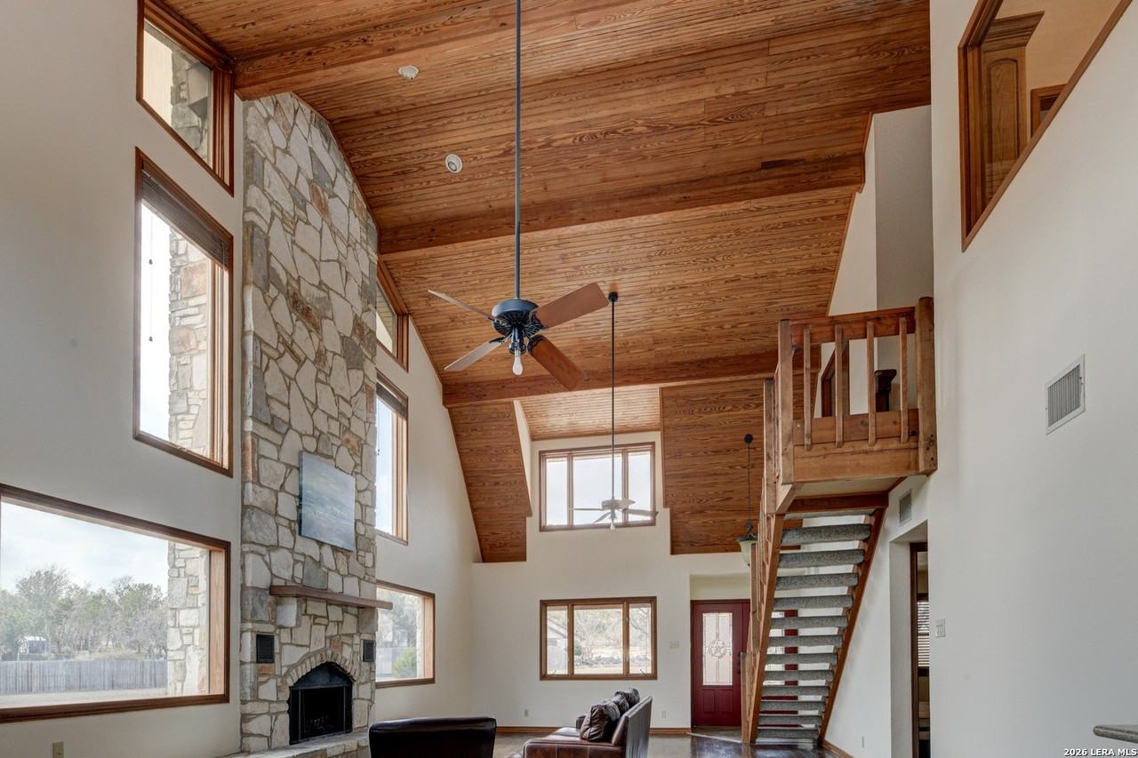 201 Someday Dr - Photo 7 of 44