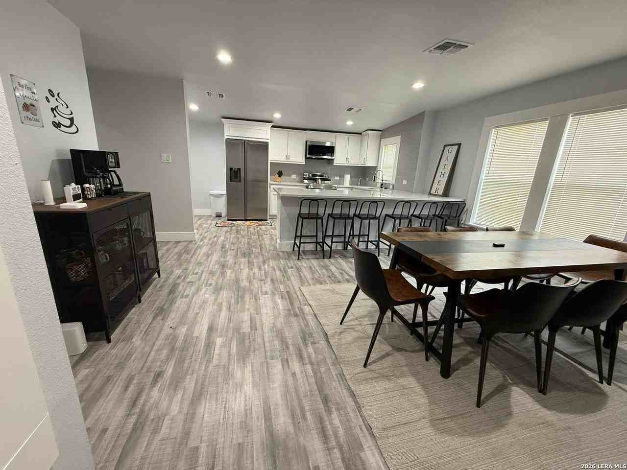 1607 N Pine St - Photo 2 of 16