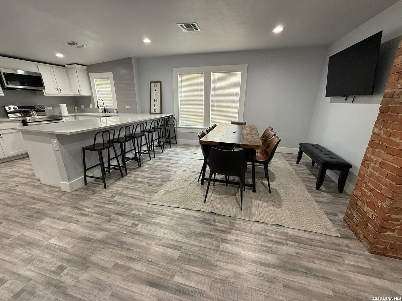 1607 N Pine St - Photo 4 of 16