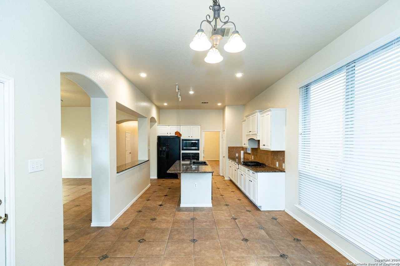 15718 Alamogordo - Photo 2 of 20