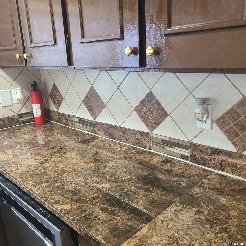 6602 Spring Manor St - Photo 5 of 32